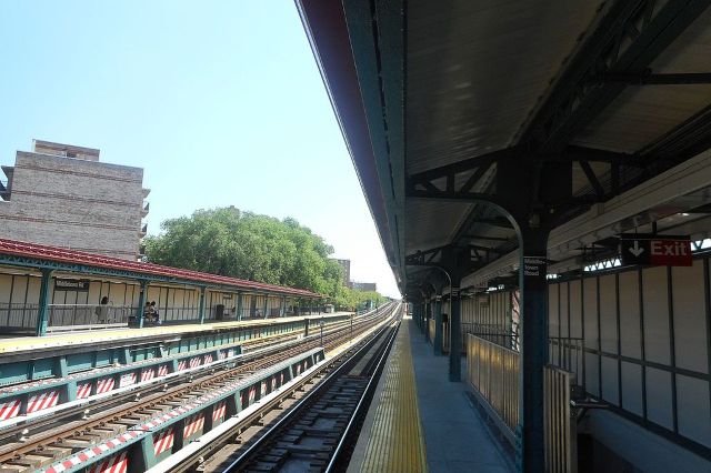 The Middletown Road elevated 6 train station, circa 2016.